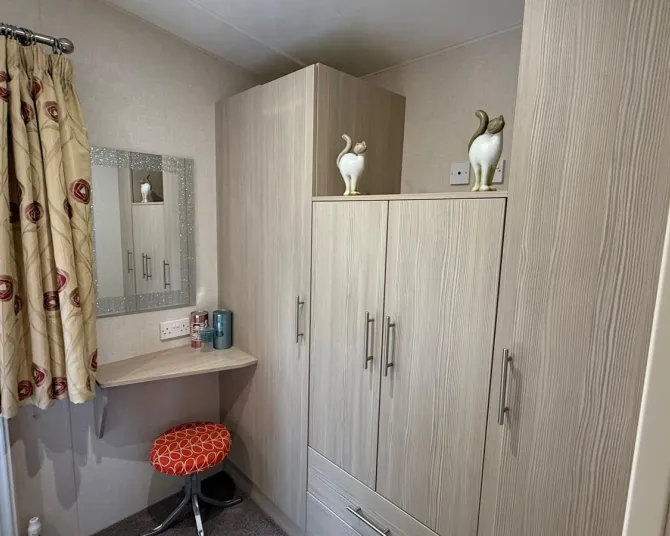 Hillandale Victory Master Wardrobe